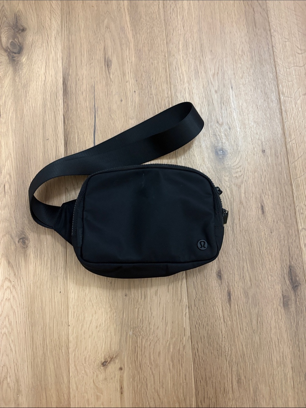 lululemon like new belt bag. Full size, biggest one, matte black finishings